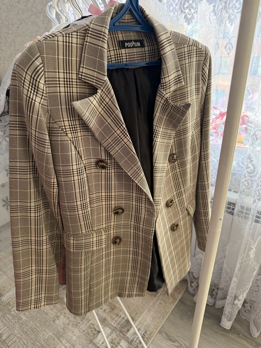 Продам брючные костюмы,размер М- 44