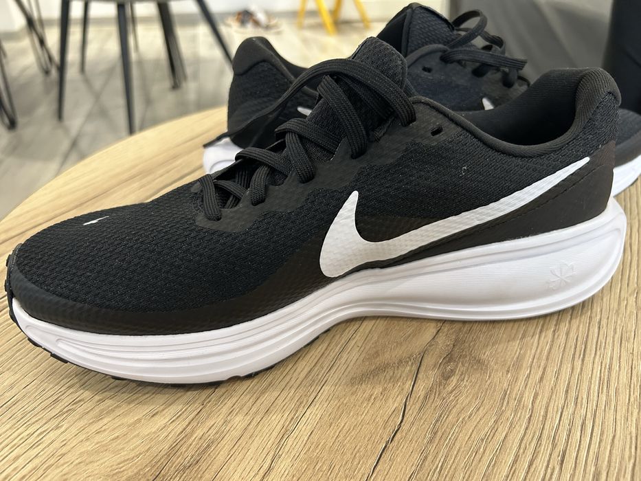 Nike Revolution 8 размер 44 28 см