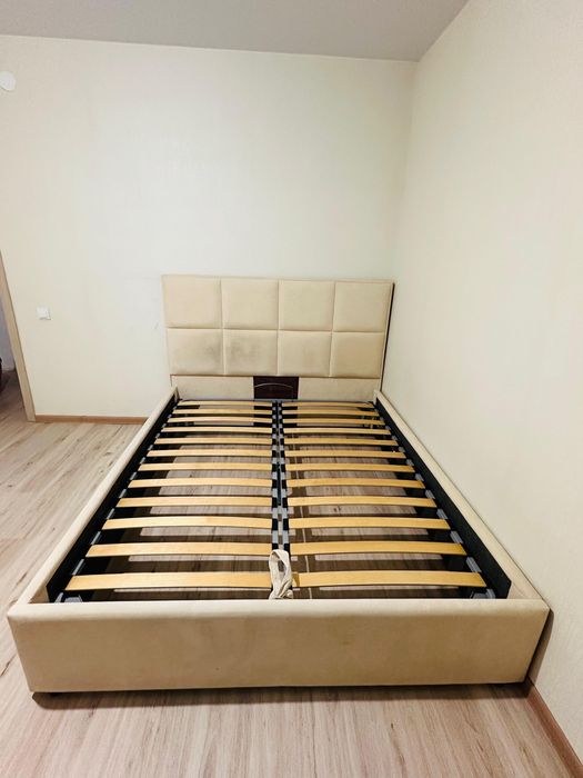 Продам двуспальный кровать без матраса