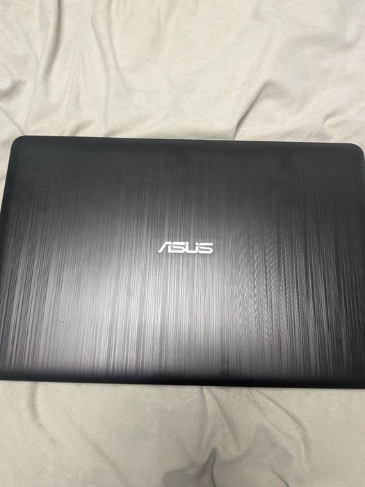 Laptop ASUS VivoBook 15 - Slim - 4GB RAM - Bonus KRESZ