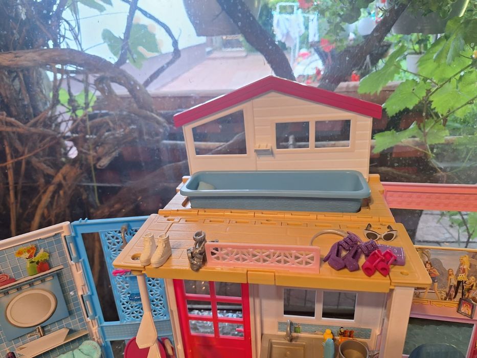 Casa lui Barbie portabilă.