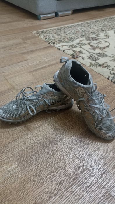 Продам сороконожки nike air zoom