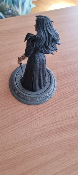 Сттуетка на Yennefer от сериала The Witcher.