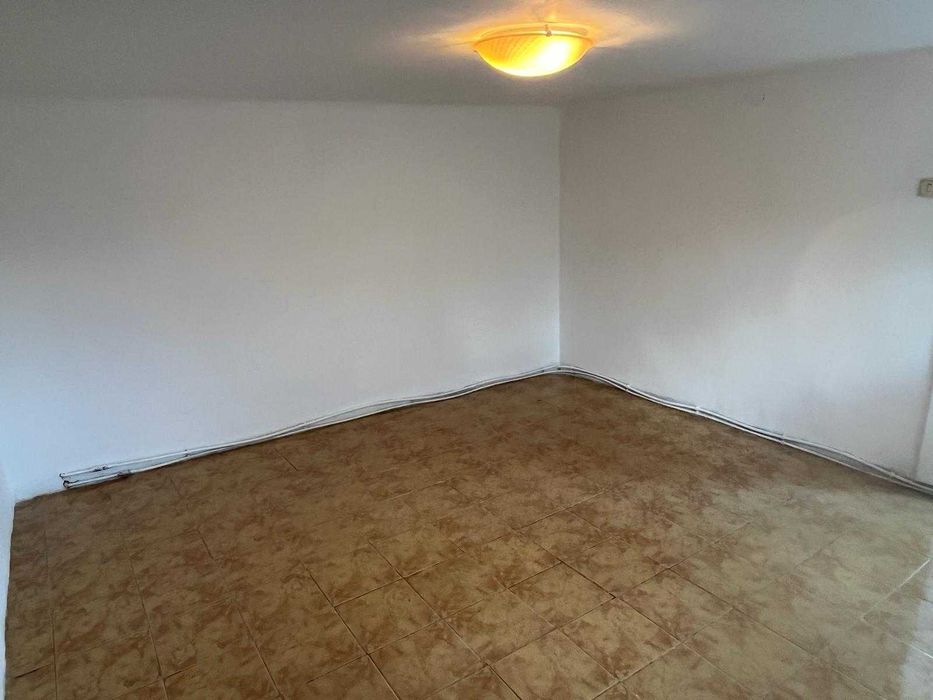 Inchiriez casa de locuit/sediu firma -4 Camere +Garaj cart A, Muresanu