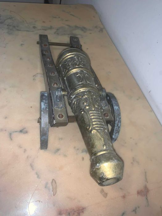 Tun cu teava din bronz