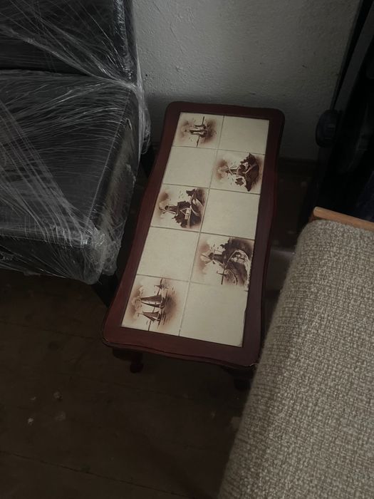 Маси и нощни шкафчета