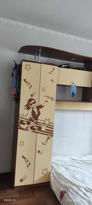 Продам гарнитур спальный