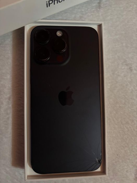 iPhone 15 Pro Max – Funcțional 100% – Spate crăpat – Baterie 85%