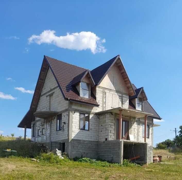 Vand urgent casa cu teren