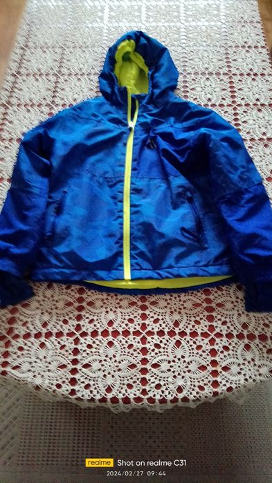 Скиорски екип, много запазен. За момче.