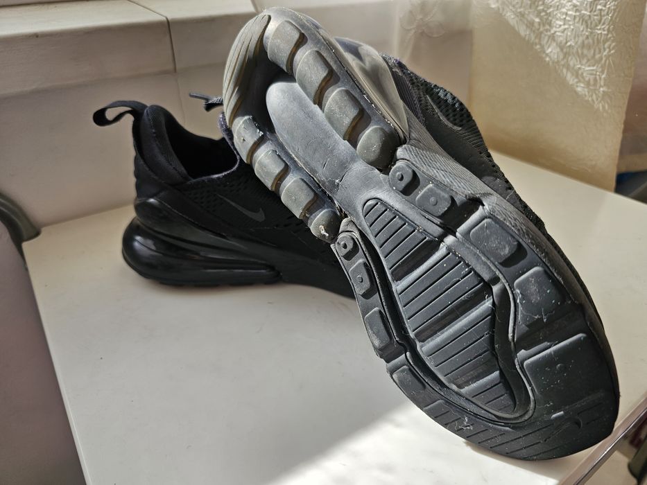 Adidasi Nike air max 270