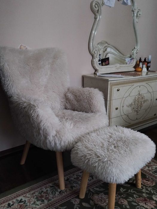 Fotoliu + taburet HVILSTED plușat crem