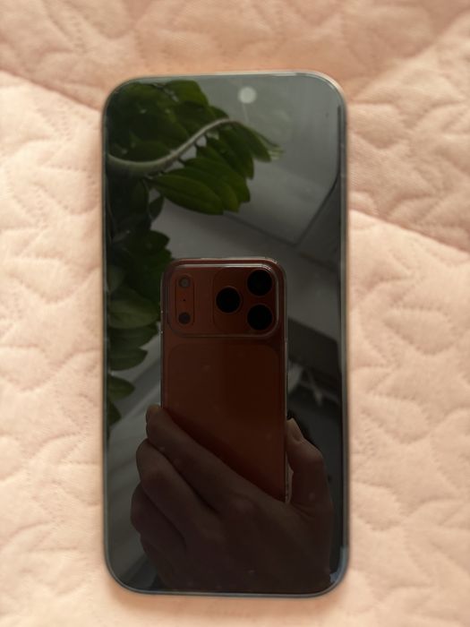 Продам Айфон 16 про 256 гб