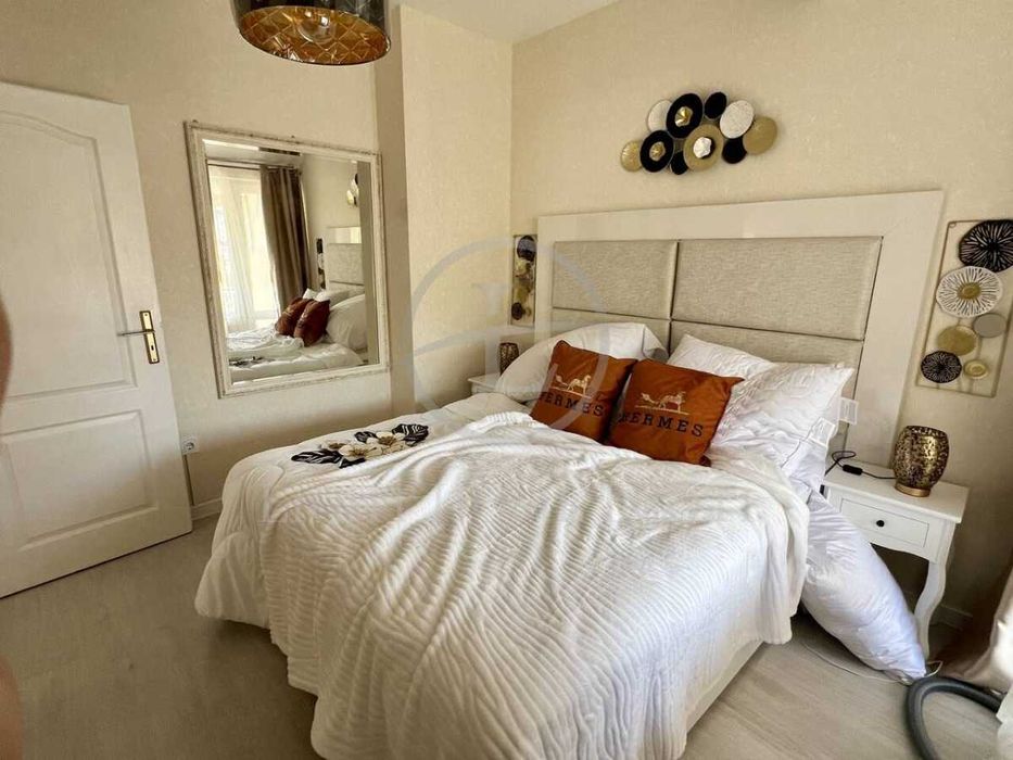 Продава се Тристаен апартамент в Пловдив, Център - 120 кв.м за 2500 €/кв.м - Снимка #7