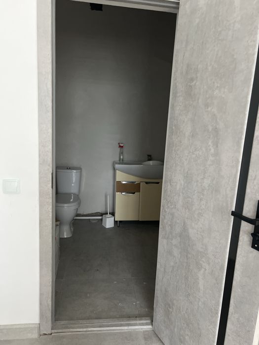 Продам комерческое помещение, в черте города ,