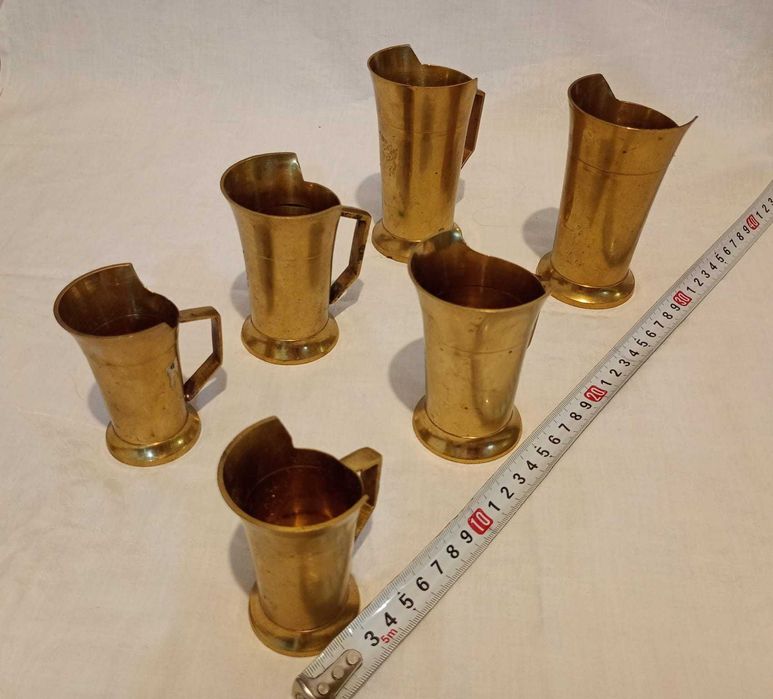 Cani vintage din alama pentru masurat ingrediente in bucatarie