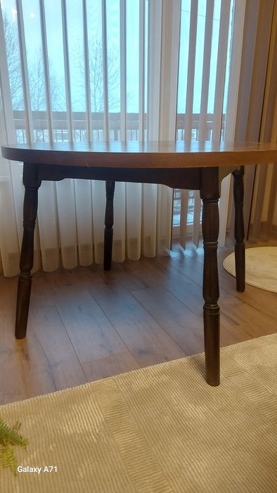 Трапезна разтегателна маса с три стола