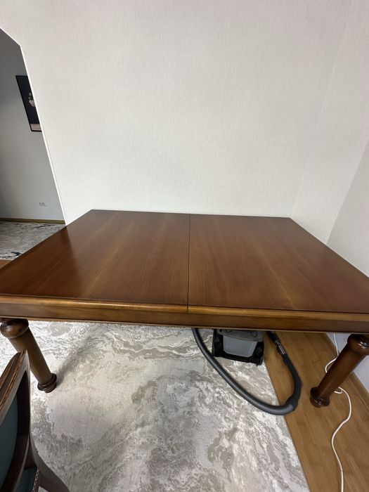 Стол гостевой деревянный