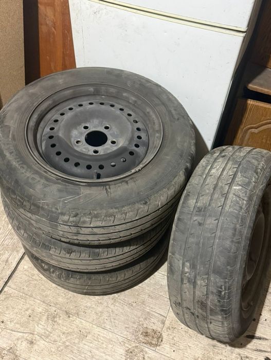 Продам летний комплект шины