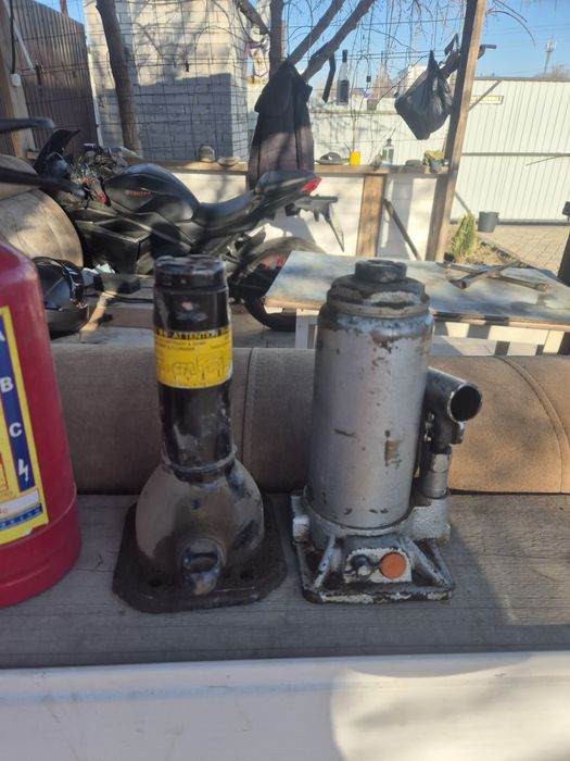 Продам домкраты разные