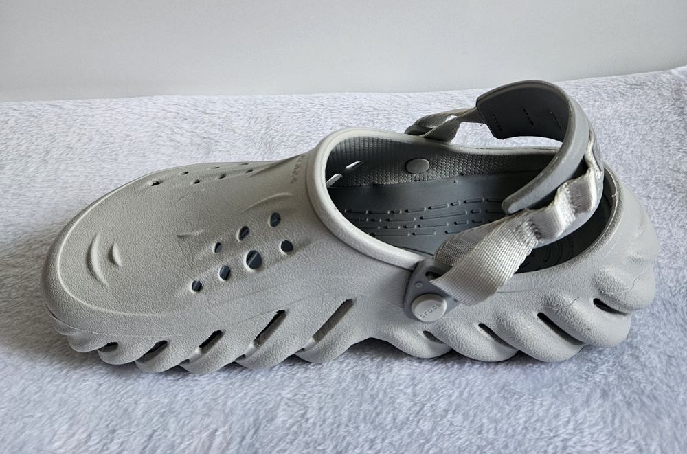 Crocs original gri M7 W9, talpă chunky, barete textile – mărimea 39-40