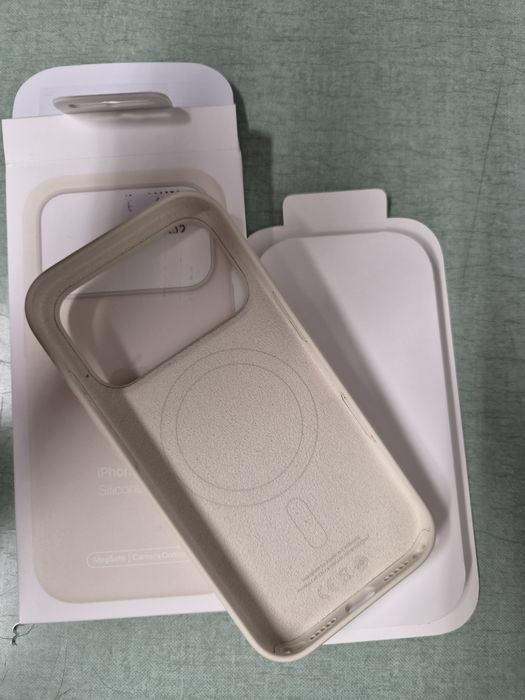 Кейс за iPhone 17 Pro