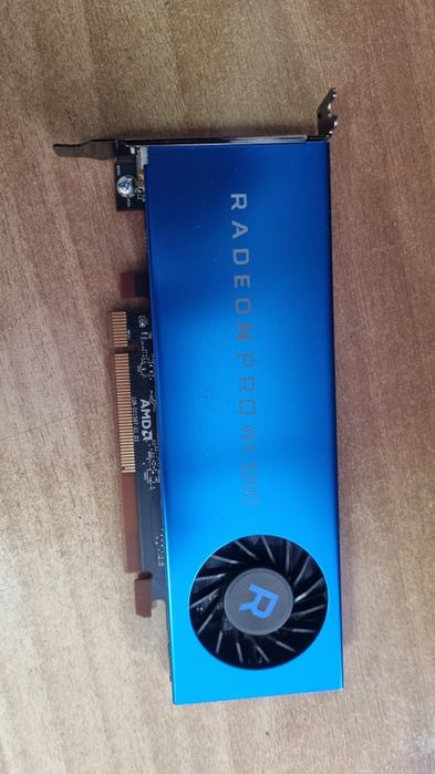 Placa Video Profesionala AMD Radeon Pro WX 3200 4GB GDDR5 128 de biti
