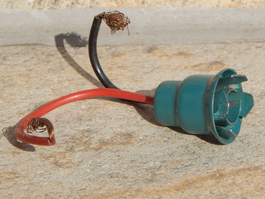 Soclu dulie pentru becuri mici 12 V 3-5 W fabricat URSS