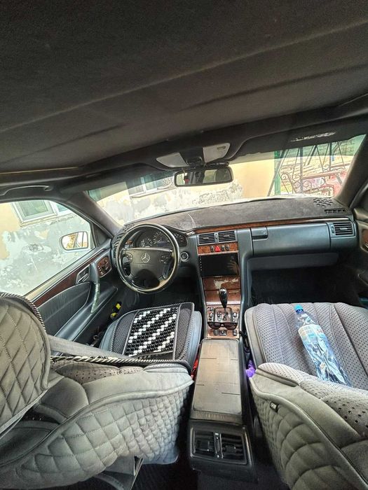 Mercedes benz E 320 W 210