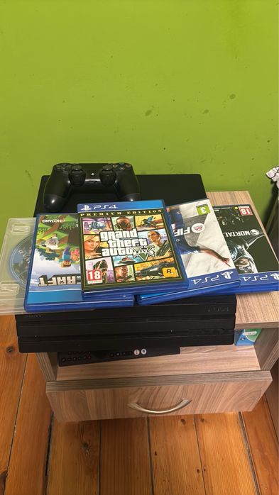 Playstation4 pro 1 TB със 5 игри