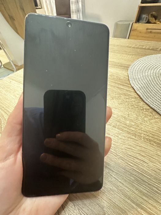 Vand OnePlus 13R ca NOU
