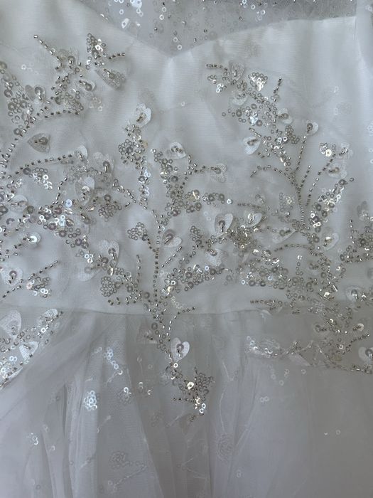 Белое пышное платье