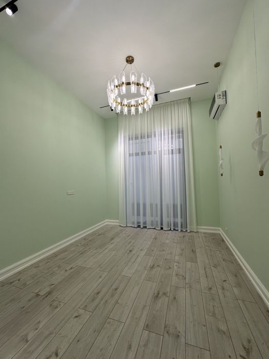 Sotiladi: 6 xonali uy, 3 qavat, Nikitina ko’chasi