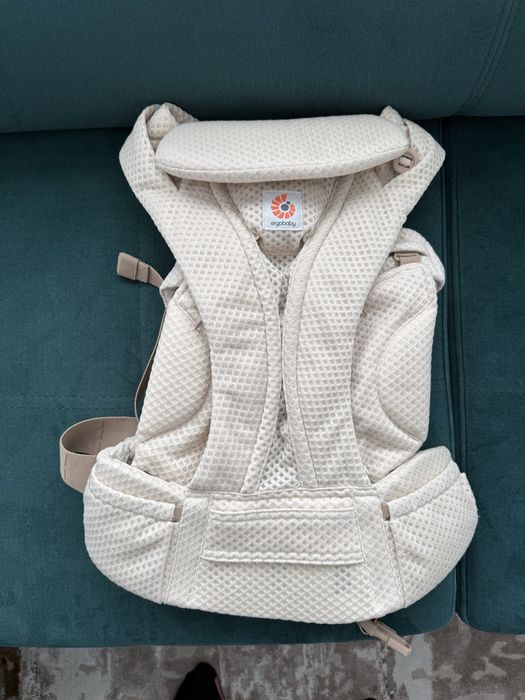 Marsupiu Ergobaby Omni Breeze Natural Beige - Ca Nou (folosit 2 ori)