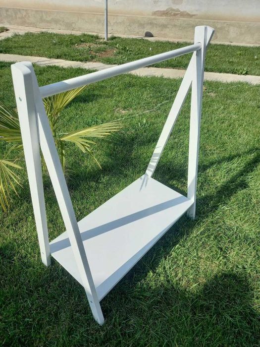 Напольная вешалка для детской одежды