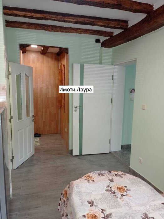 Дава се под наем Двустаен апартамент в Шумен, Център - 55 кв.м за 255 € - Снимка #2