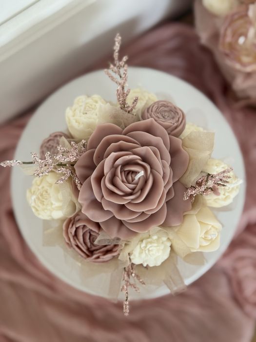 Букет от соеви свещи -кутий и керамични кашпи