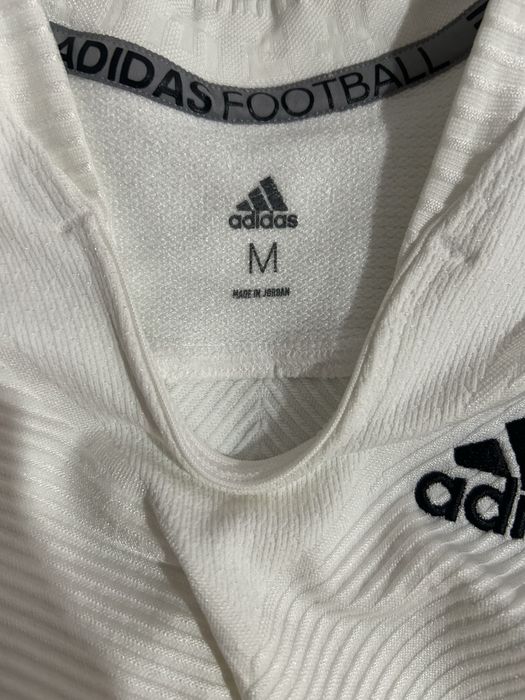 Бяла спортна рокля на Адидас