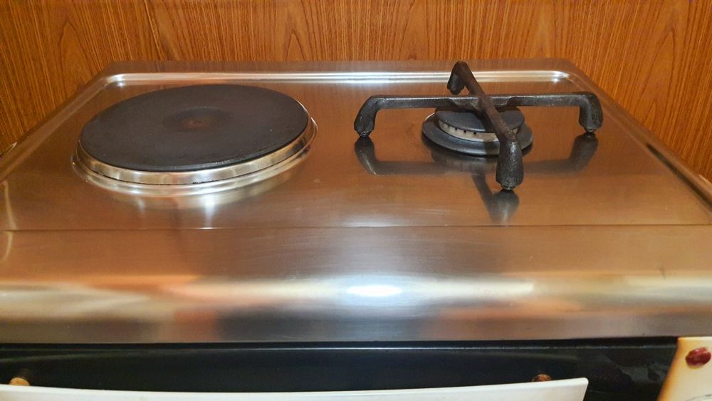 Продавам готварска  печка на газ