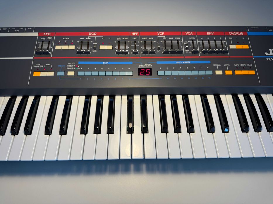 Roland Juno 106 - sintetizator analog
