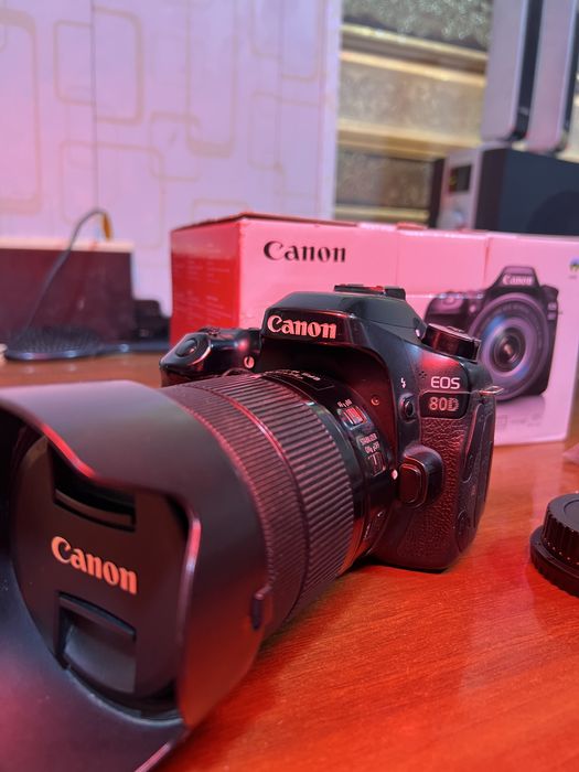 Canon 80 D sotiladi Bir qo'l ishlatilgan holati a'lo