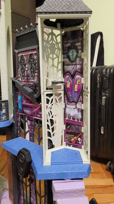 Школа Монстров Дэдлюкс