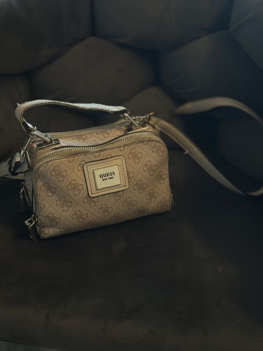Оригинална чанта Guess