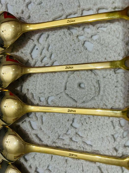 ROYAL ALBERT красиви позлатени лъжички от Англия