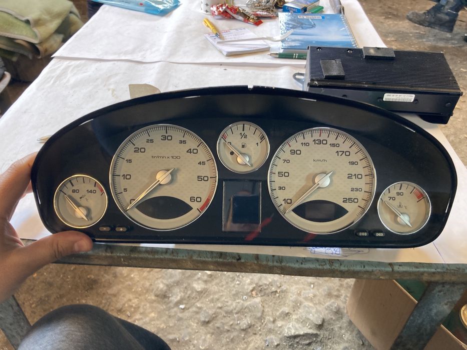 Табло за Пежо 607 2.7 хди автомат 2002- 2008