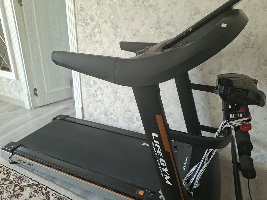 Беговая дорожка Life Gym LGM-601