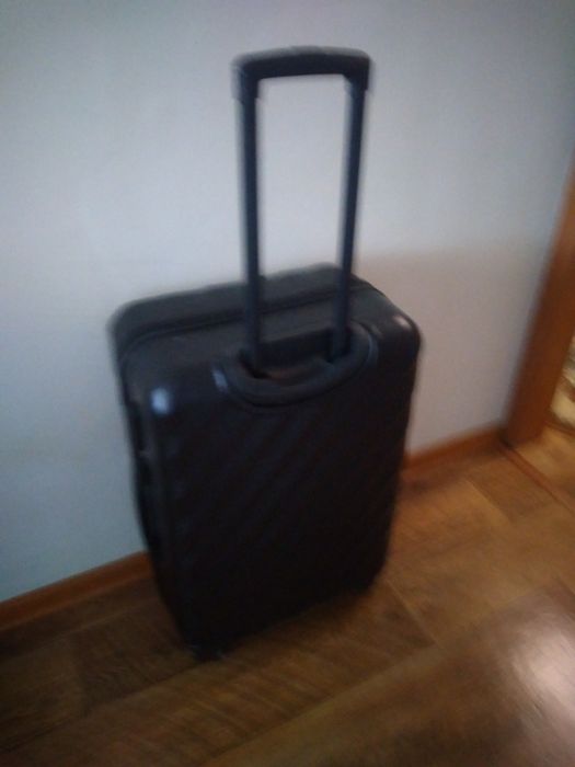 Чемодан чёрный за 5000 тенге