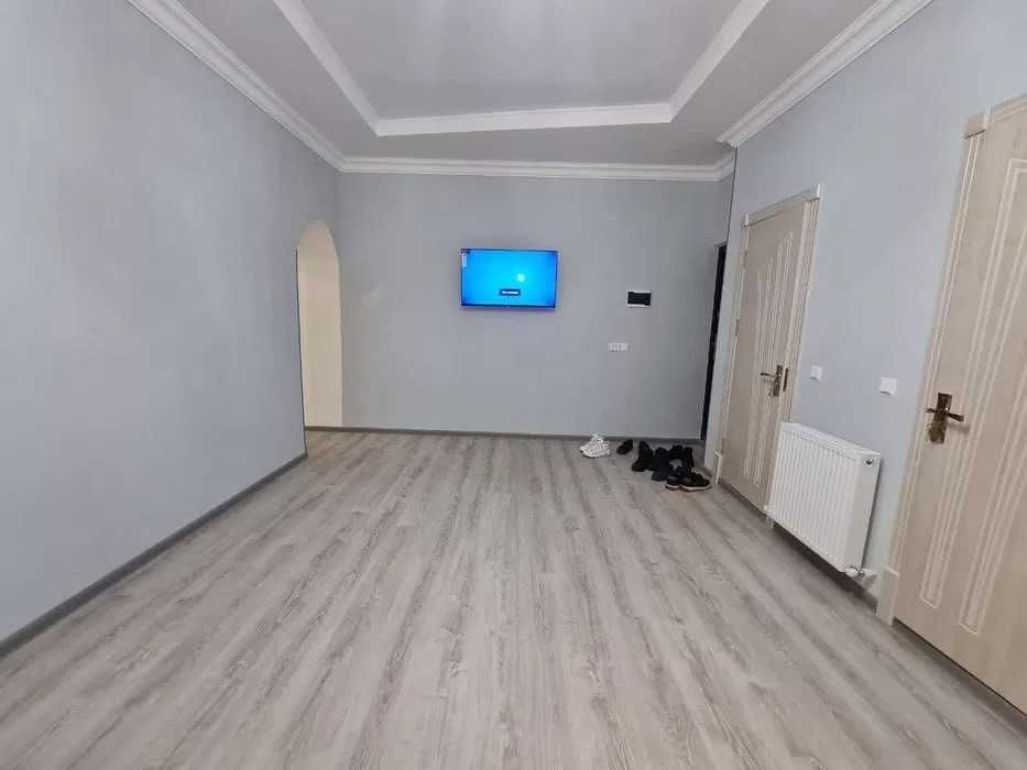 Ижарага берилади 3 хоналий квартира Санат-Сарой олдида