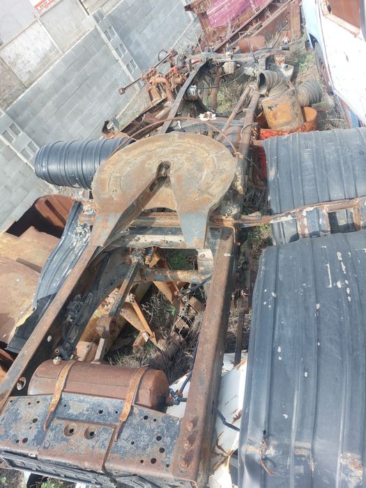 Камаздың рамасы бар тягач