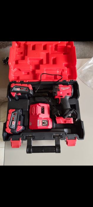 Vând trusă flex Milwakee și pistol impact Milwakee
